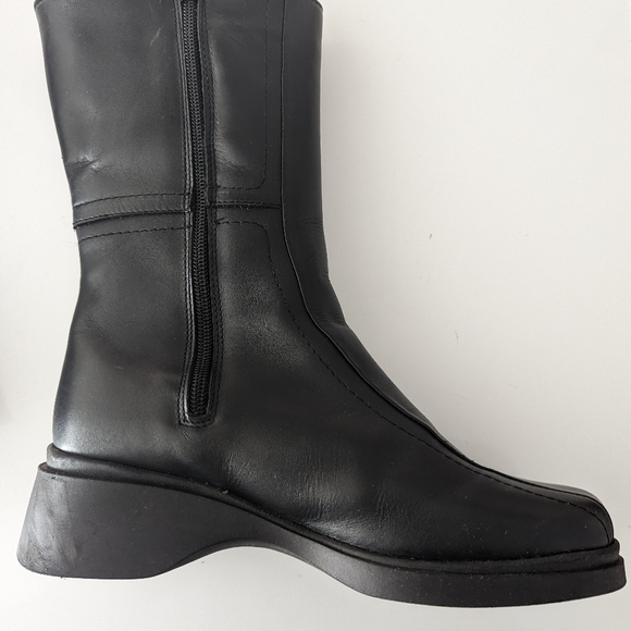 Women's boots. - Picture 2 of 7